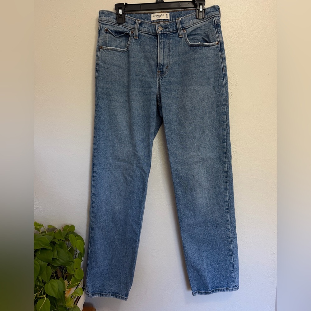 Abercrombie & Fitch the straight mid rise Size 30 👖